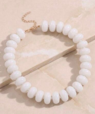 Collar de pelotas blanco