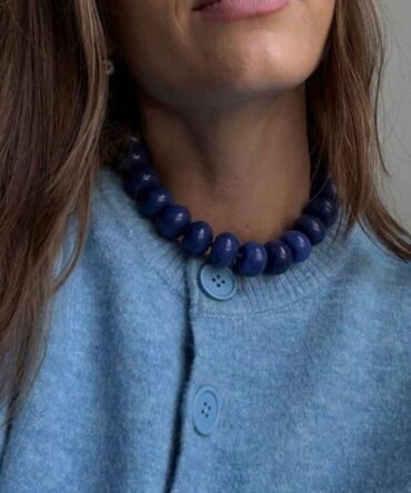 Collar de pelotas azul