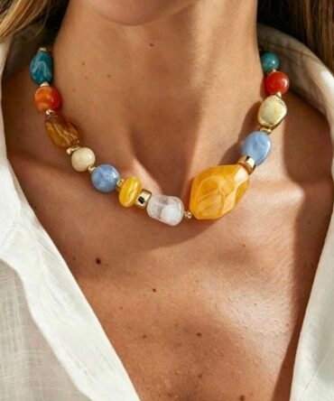 Collar de piedras cálido